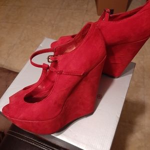 Red platform wedges